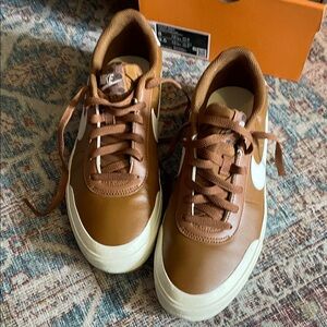 Nike Men’s Tan Court Shot